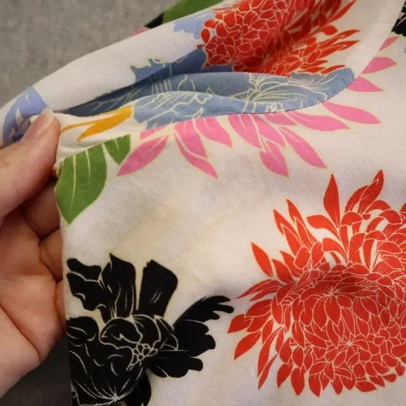 Fun2fun Blouse Mums Flower Print with Roll-tab Sleeves - Picture 4 of 9